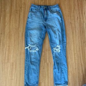 American Eagle Ripped Mom Jeans!